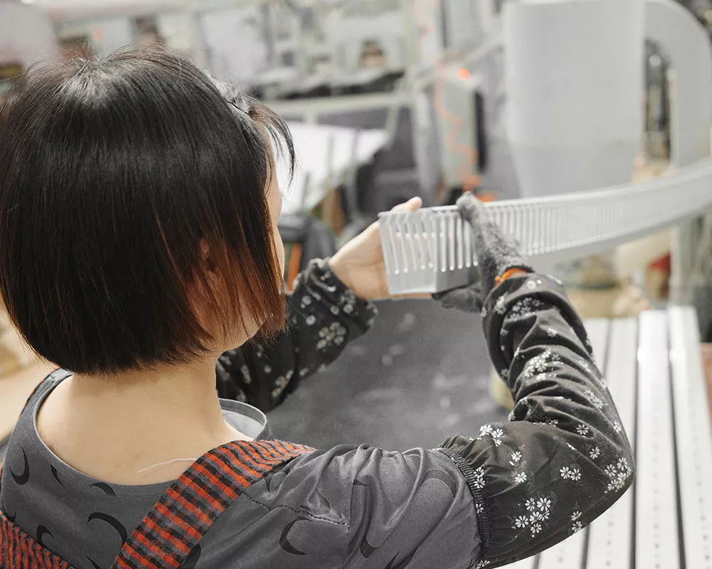 Cad iad na difríochtaí idir deimhniú CE agus caighdeáin náisiúnta maidir le trunking plaisteach pvc?